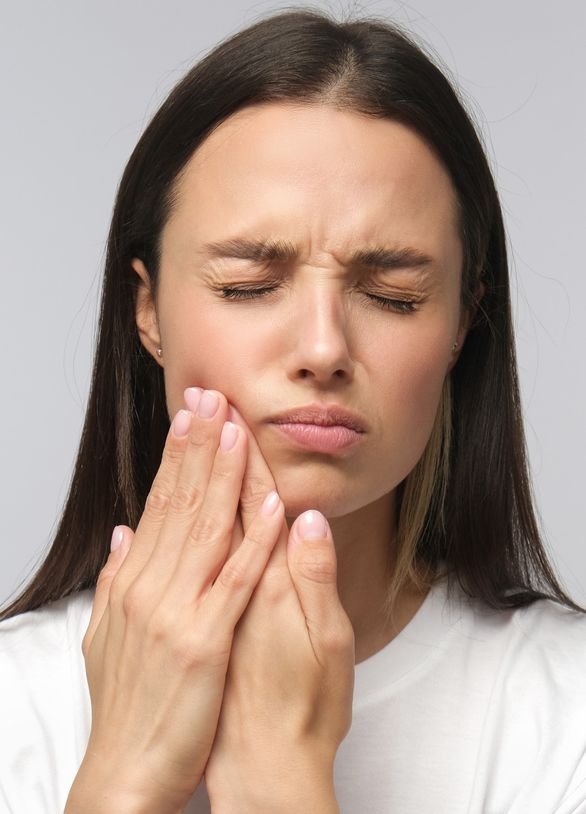 woman having jaw pain